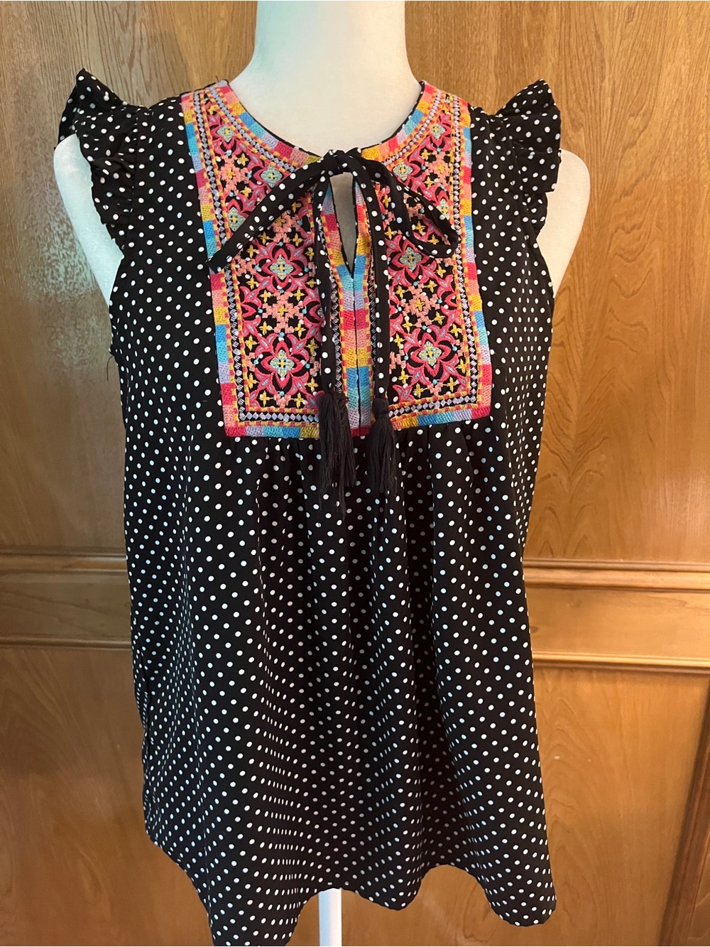 Sz S Savanna Jane Black Polka Dot Embroidered Sleeveless Top Flutter Sleeves